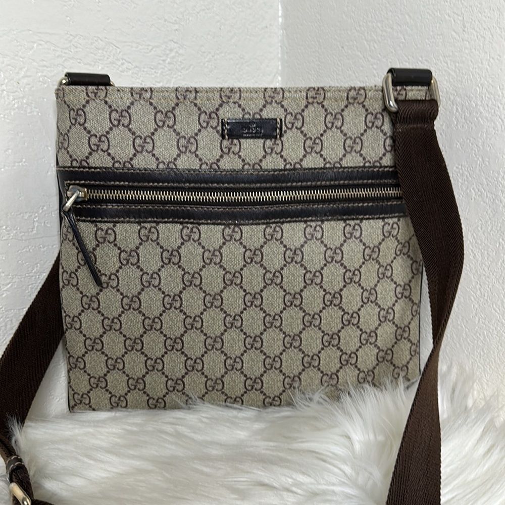 💯Authentic Gucci Crossbody Flat Messenger Bag🍀 - Picture 7 of 15